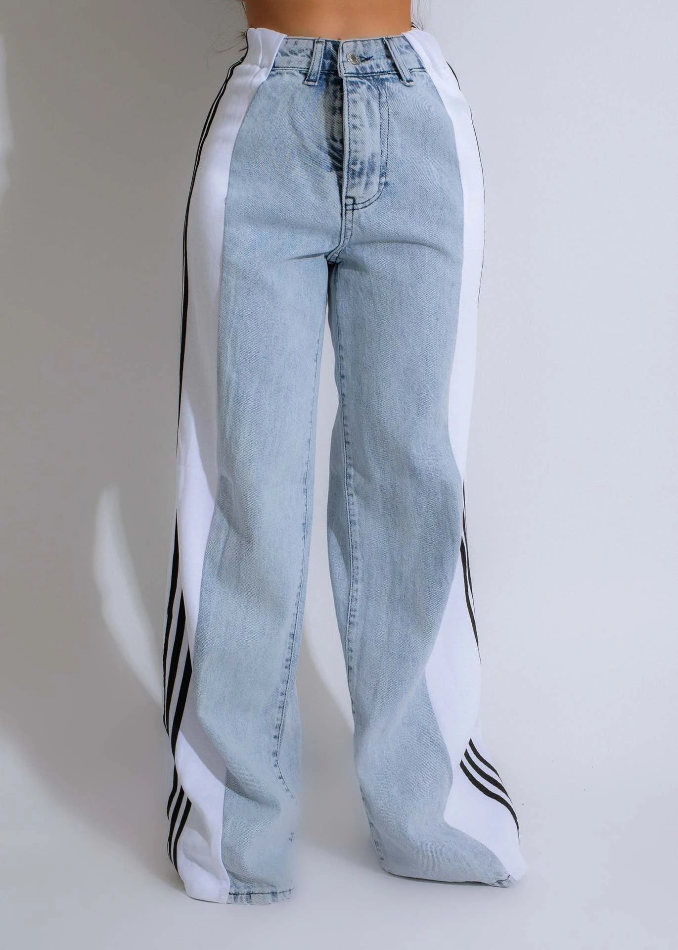 Stylish high-waist denim pants with patchwork details, available in a range of trendy color combinations