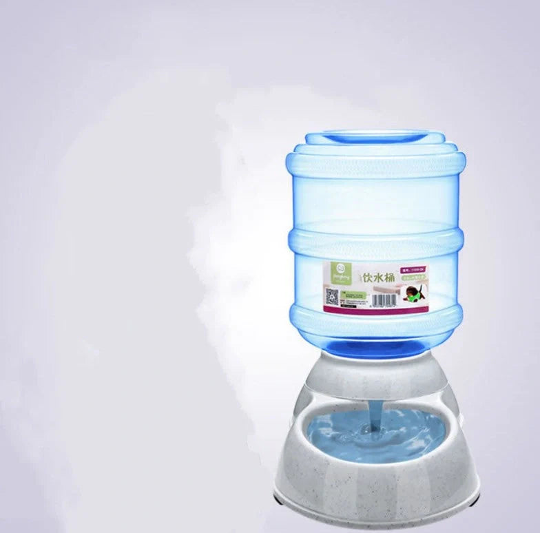 Automatic pet feeder and water dispenser for cats and dogs, available in green