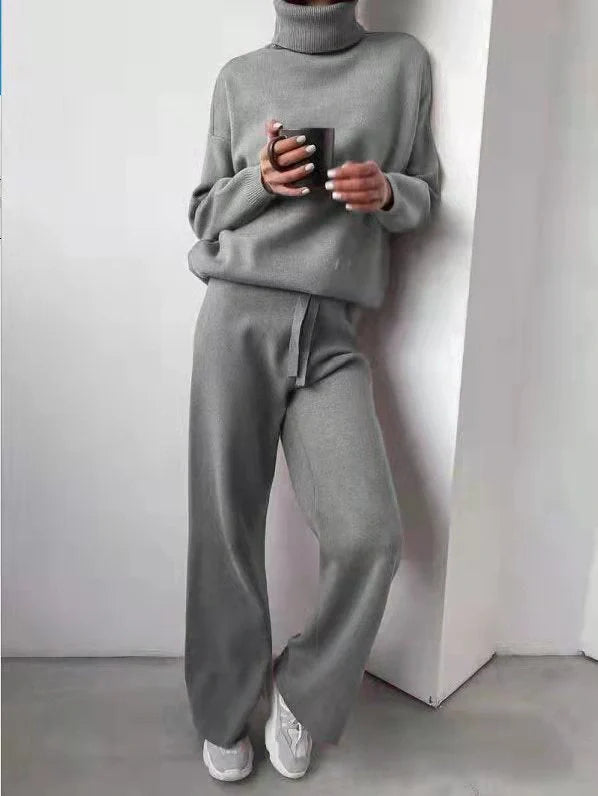 Women's casual turtleneck sweater and drawstring pants set in cotton-polyester blend