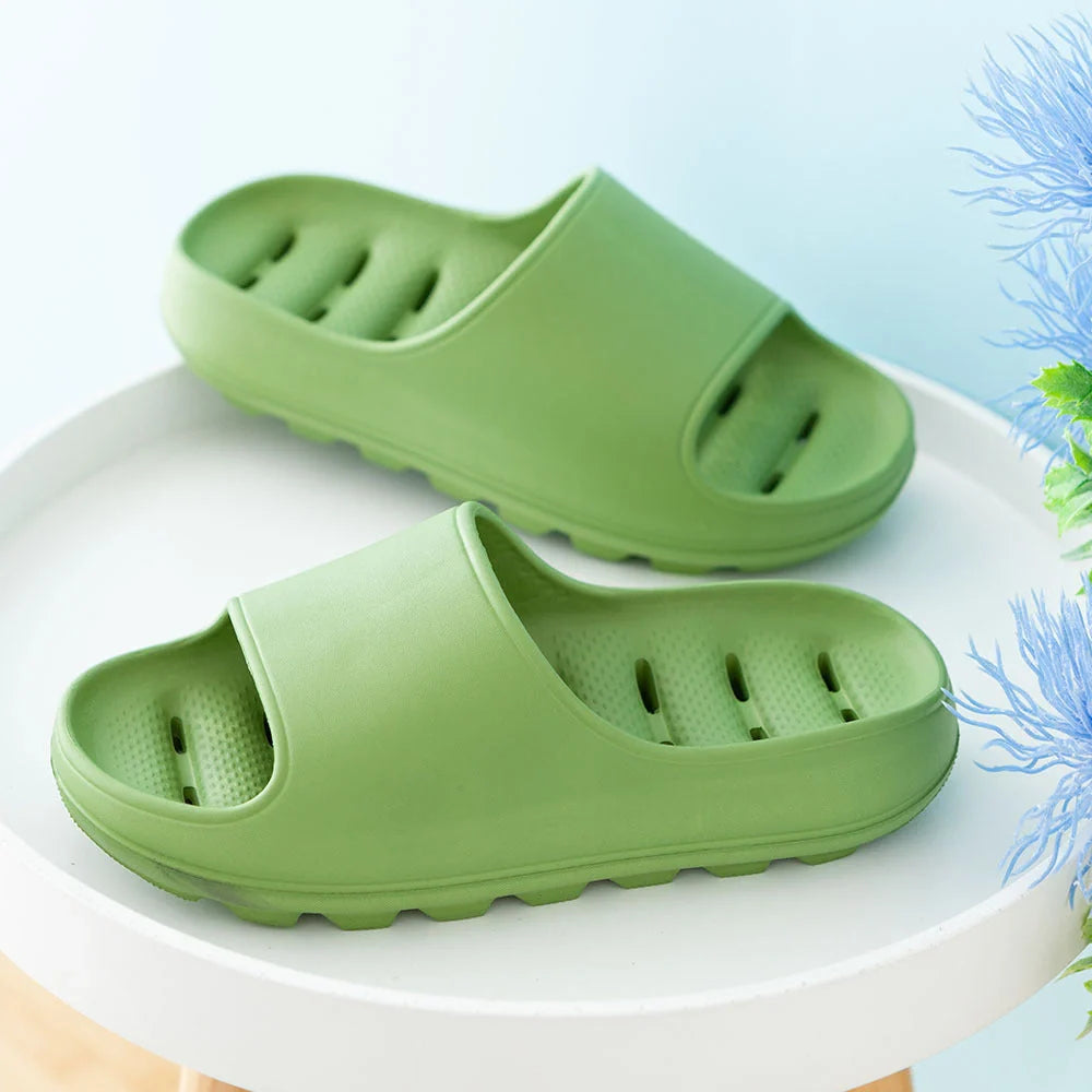 Thick-soled EVA slippers in various colours with non-slip sole and water leakage design