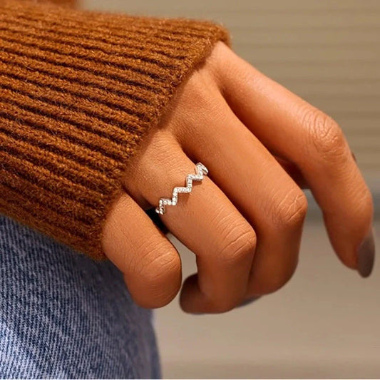 Adjustable wave pattern zircon ring in 925 silver with gold or silver electroplated finish