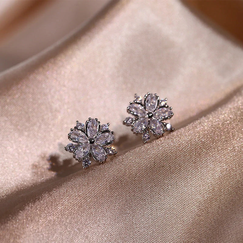 Exquisite zircon jewellery set with double-layered flower design and shimmering cubic zirconia stones