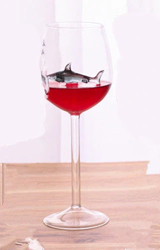 Lead-free crystal red wine glass with rotatable shark inside, clear design for elegant wine serving