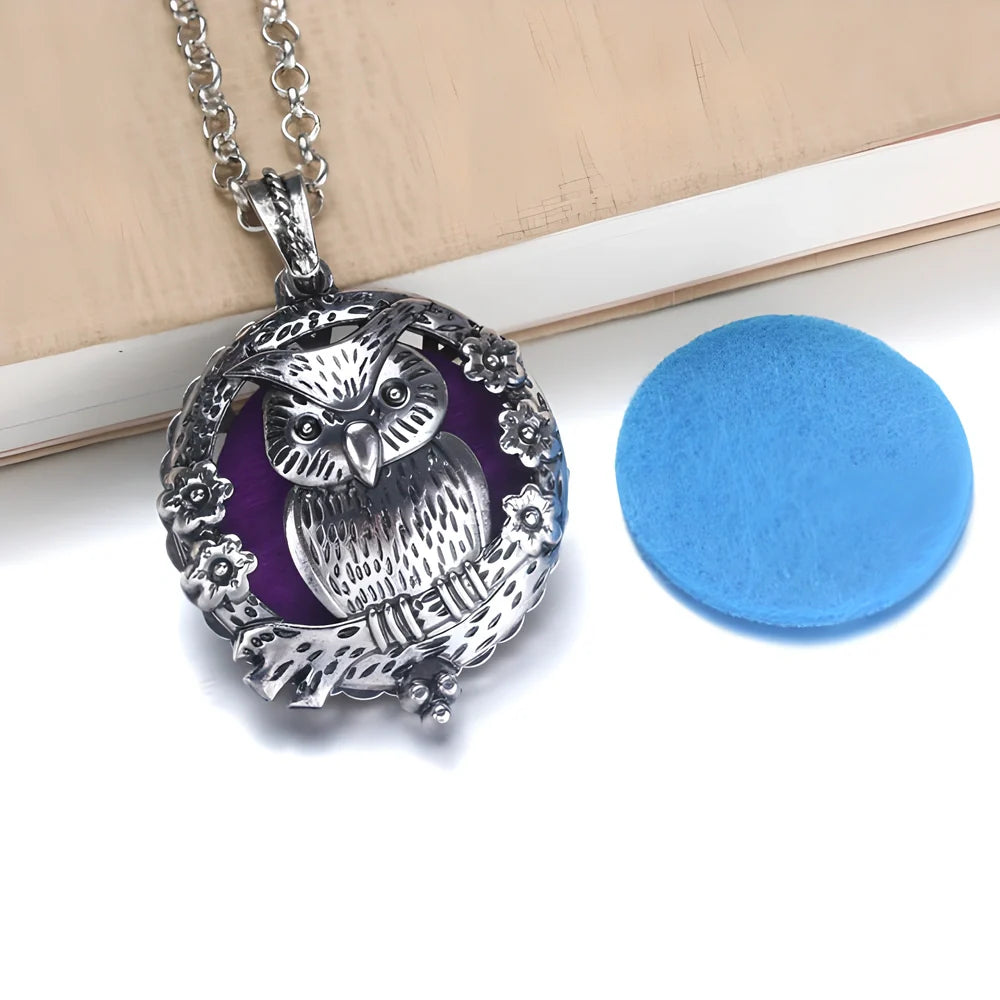 Elegant zinc alloy essential oil diffusing locket necklace with intricate fretwork design