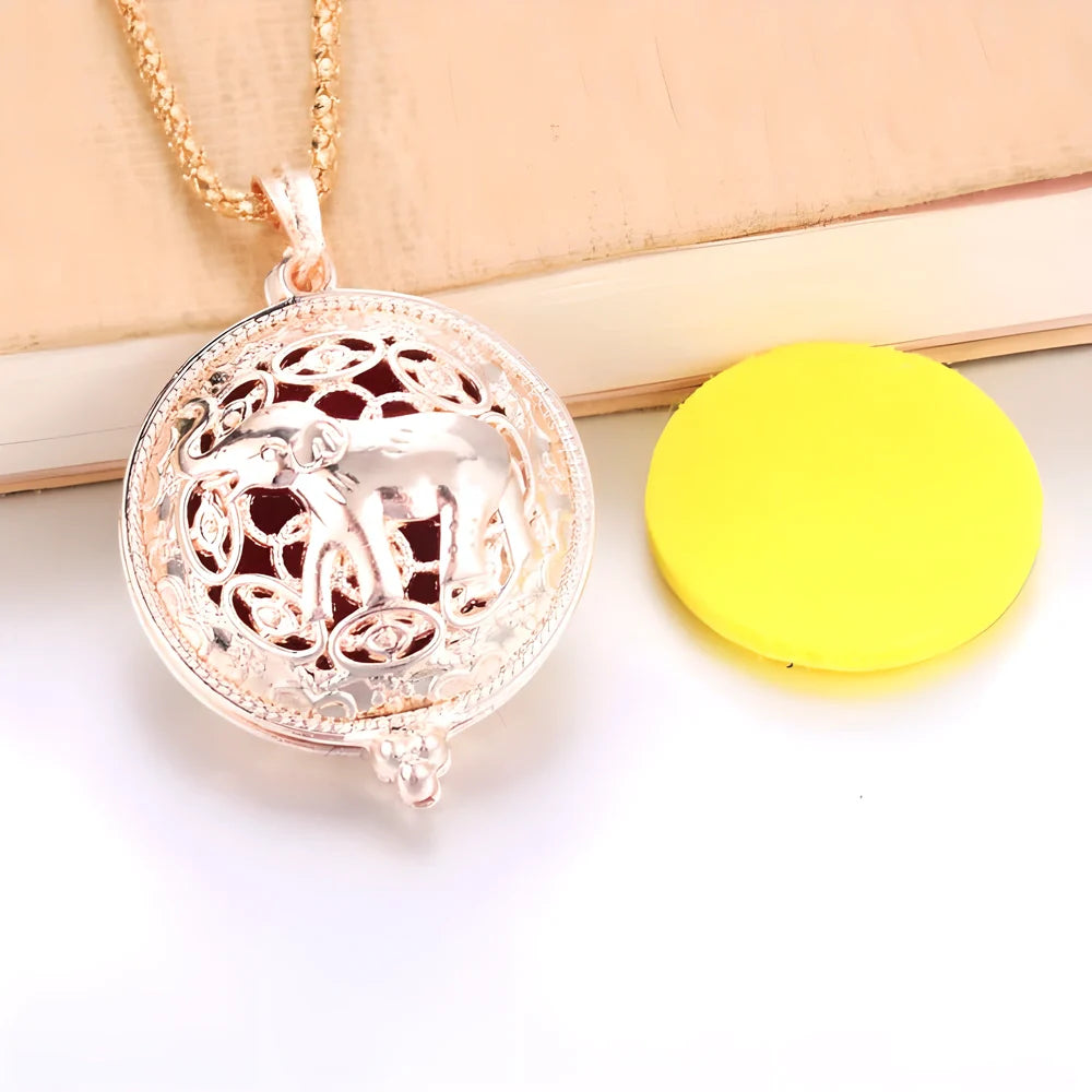 Elegant zinc alloy essential oil diffusing locket necklace with intricate fretwork design
