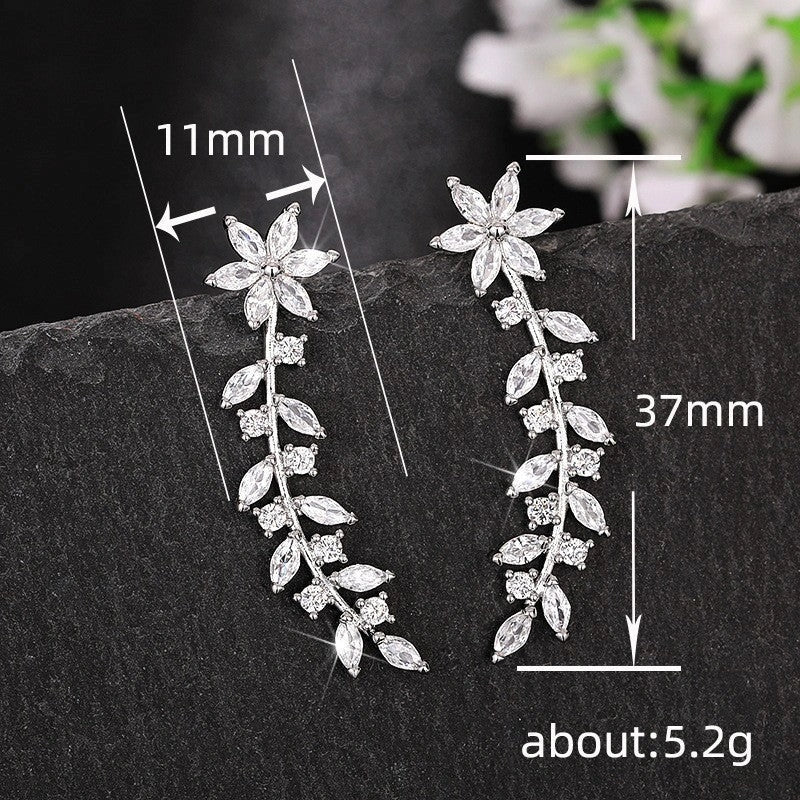 Stylish diamond flower earrings for women in white gold, gold, and rose gold