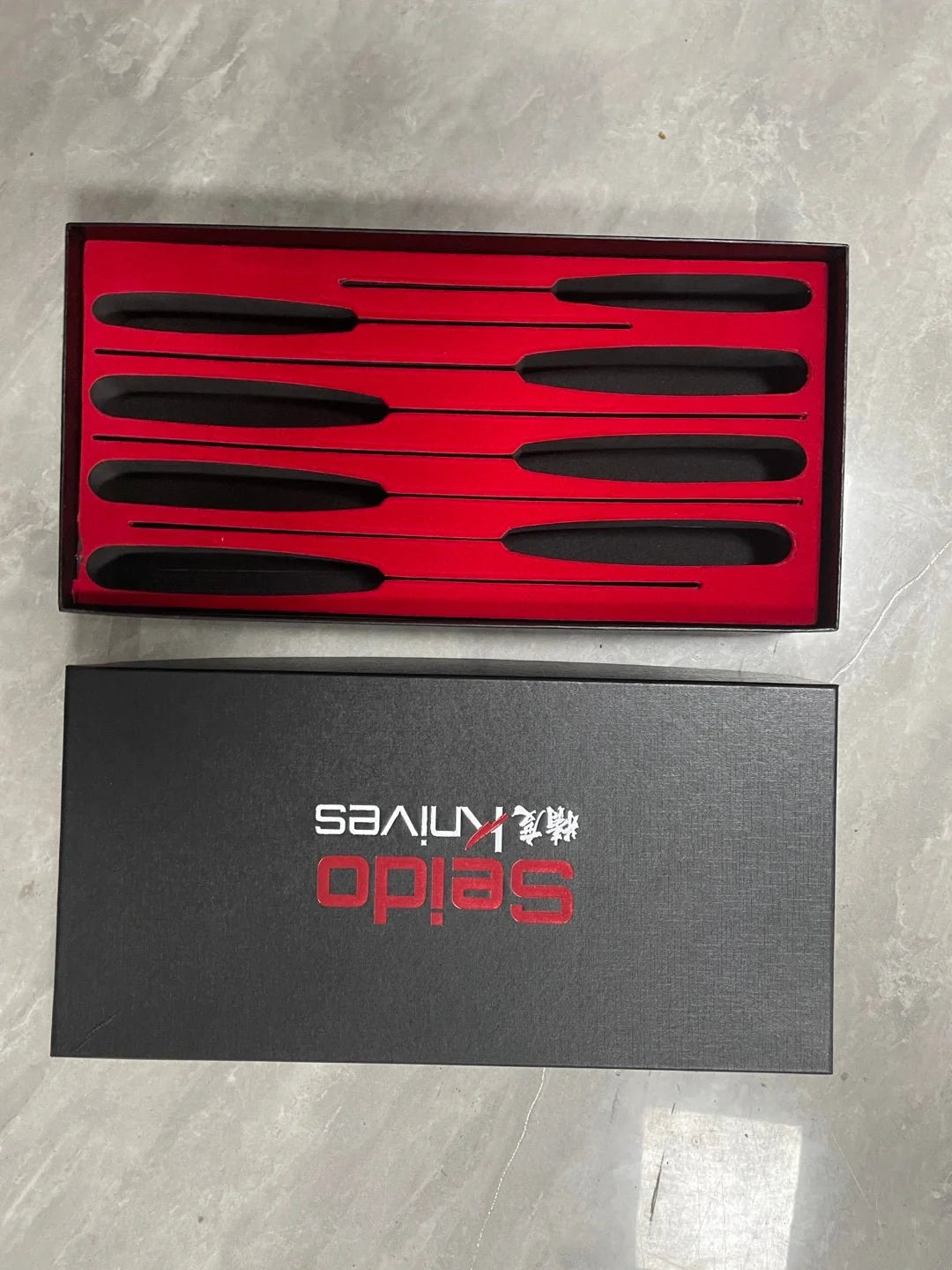A premium 5-piece Japanese-style Seido Santoku knife set made of high-quality stainless steel, featuring a chef's knife, Santoku knife, bone knife, universal knife, and peeler