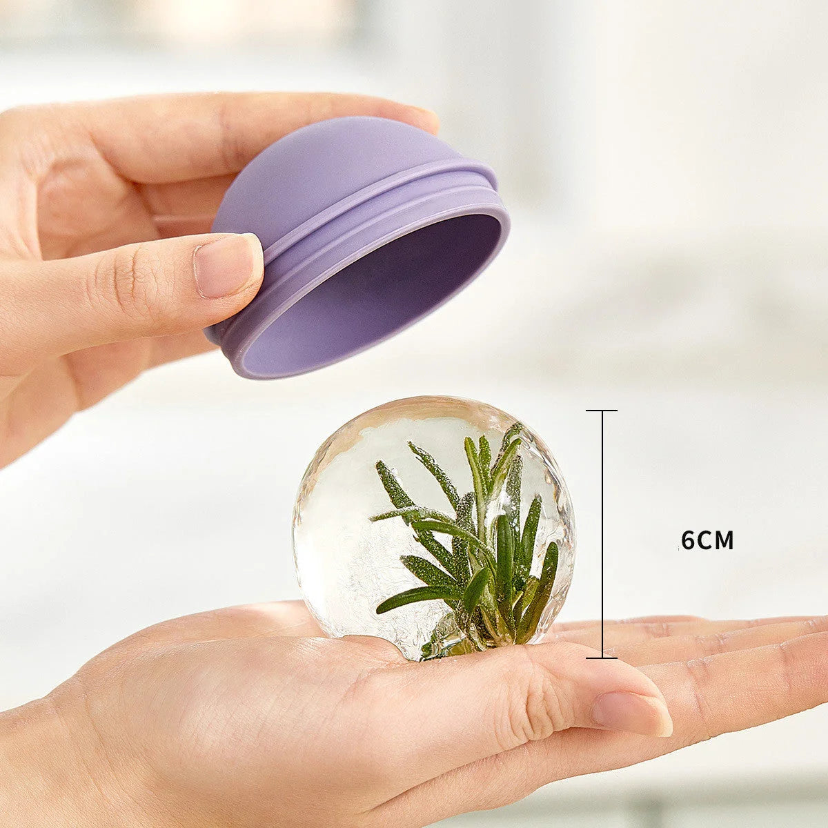 Food-grade silicone ice ball mold for creating 6cm spherical whisky ice cubes