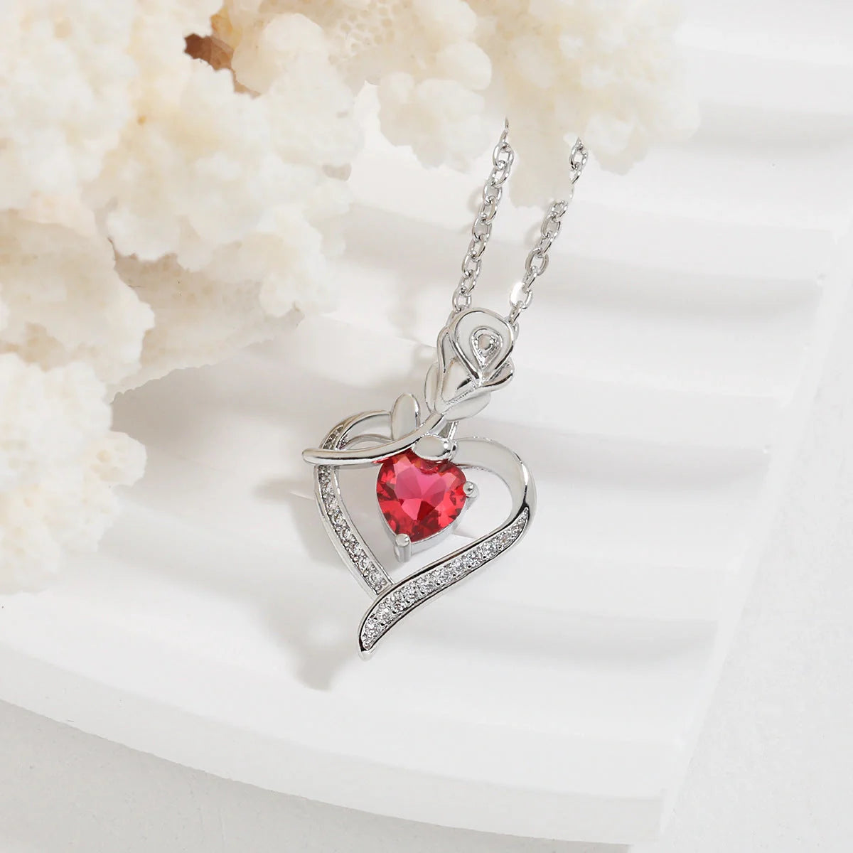 Elegant rose heart-shaped rhinestone necklace for women, perfect as a Valentine's Day gift.
