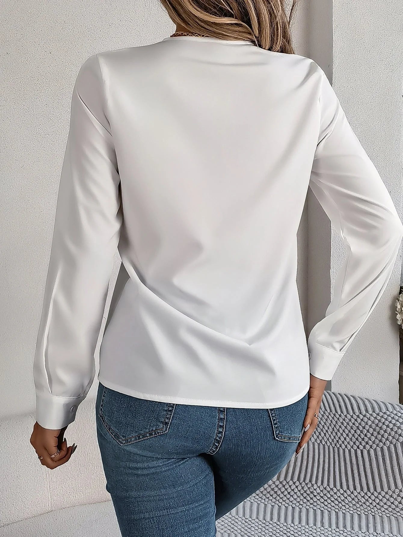 Elegant V-neck long sleeve blouse for women in various colours