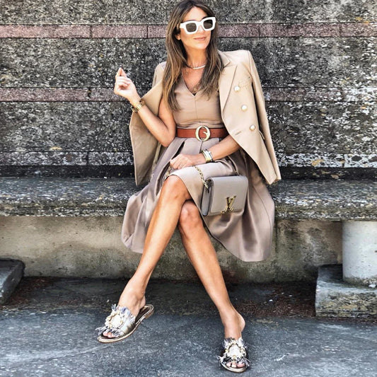 Tailored casual blazer in khaki colour, featuring a sophisticated and versatile design for women