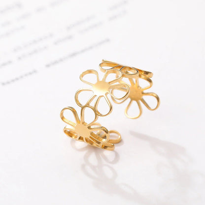 Elegant daisy pattern stainless steel adjustable ring with a timeless British-inspired design