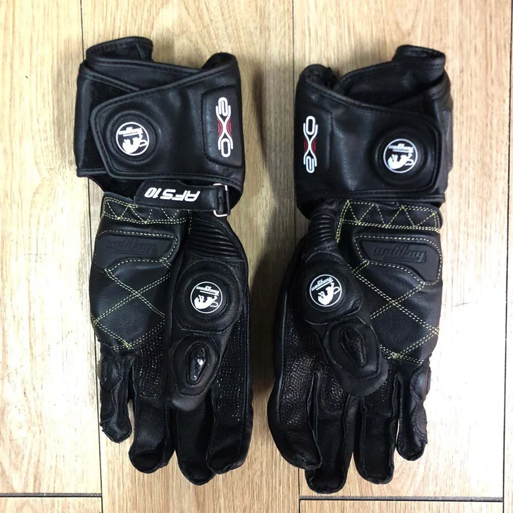 Premium motorcycle gloves made of leather and reinforced with carbon fibre for enhanced protection and breathability