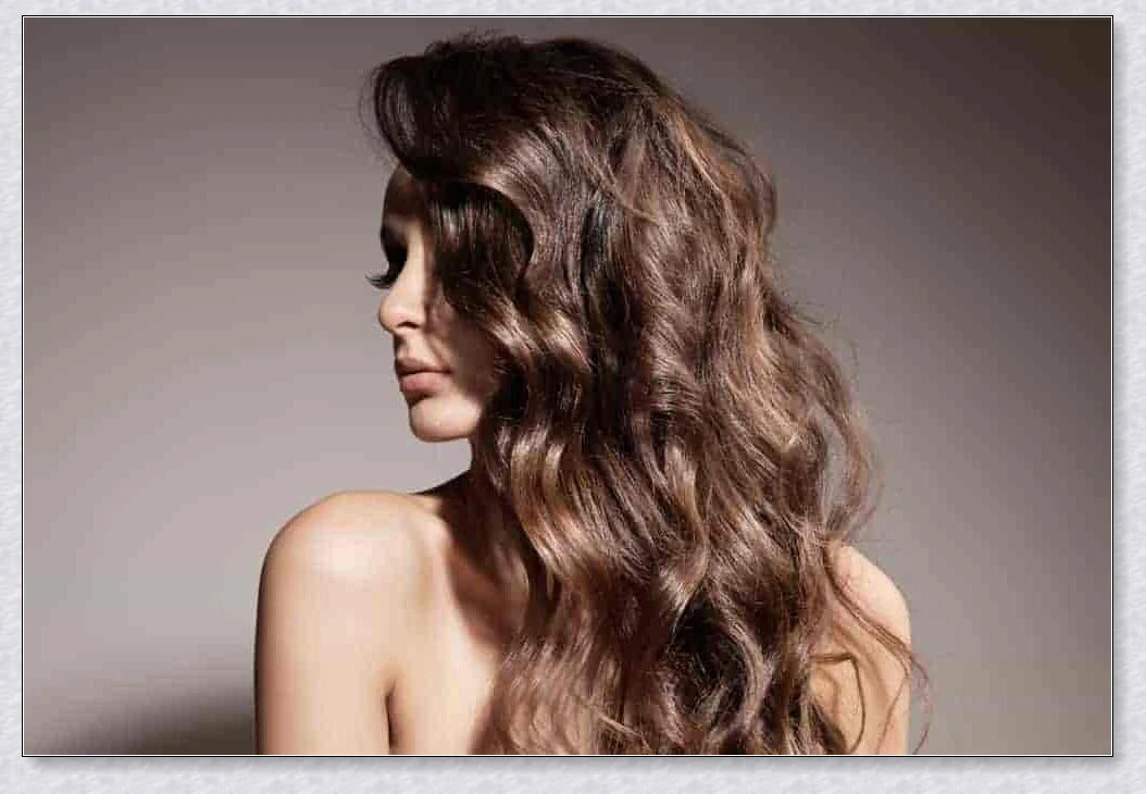 Automatic hair curler with rotating barrel, creating perfect waves and curls