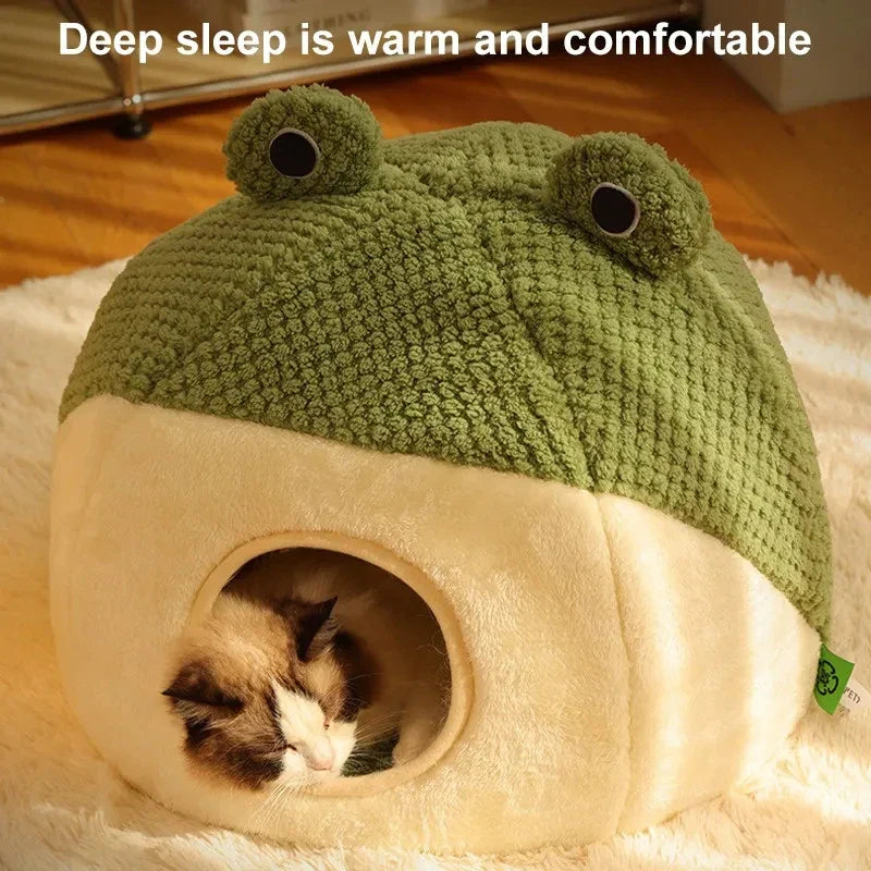 Cosy frog-shaped pet bed made of plush bubble velvet material, providing warmth and comfort for small cats and dogs