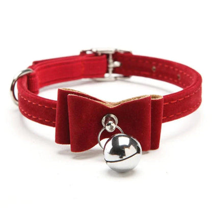 Elastic cat collar with bell in brown velvet material, providing a cosy and stylish accessory for your feline friend