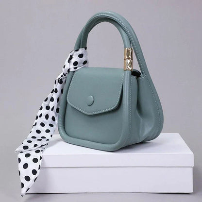 Personalized shoulder bag in diagonal design, made with premium PU leather and featuring a roomy interior with dedicated phone pocket.