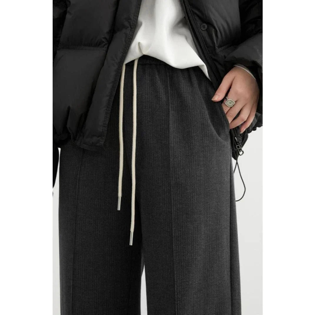 Premium high-waisted striped wide-leg trousers for stylish women, featuring a pleated front and brushed fabric for comfort