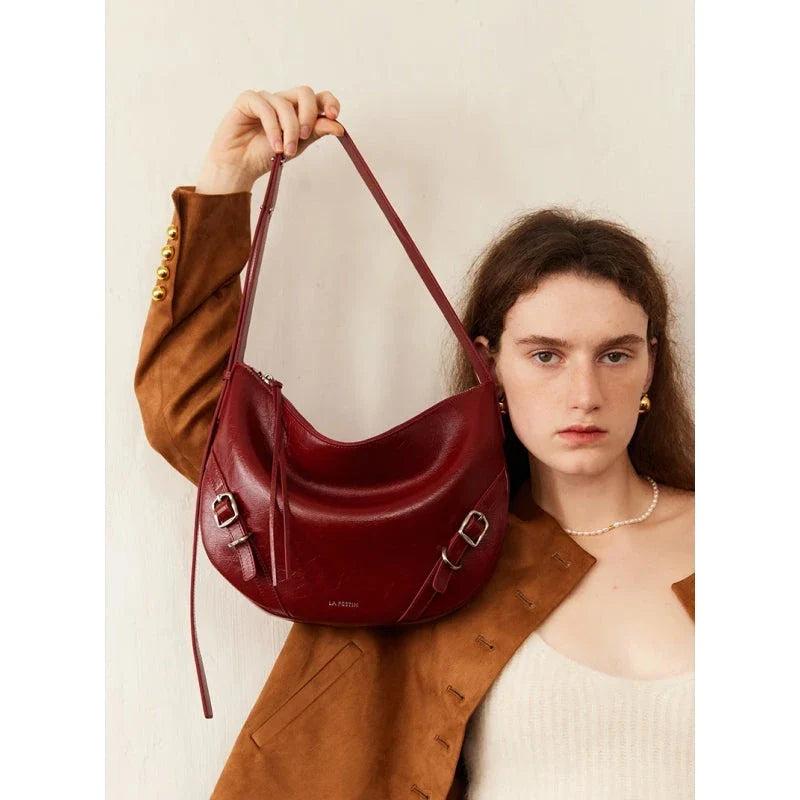 Elegant and versatile shoulder and crossbody bag in black, featuring a chic design, spacious compartments, and premium leather construction.