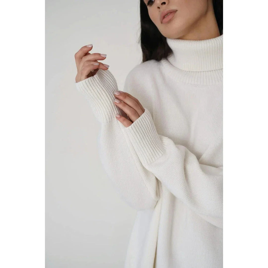 Cosy oversized knitted pullover in blue, featuring a classic turtleneck collar and drop-shoulder silhouette for maximum comfort and style.
