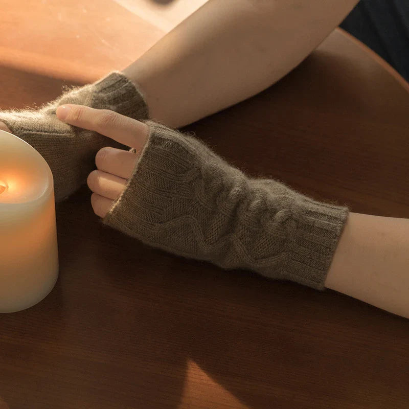 Premium cashmere gloves in beige and camel colours, featuring a unique twist design for elegant winter style