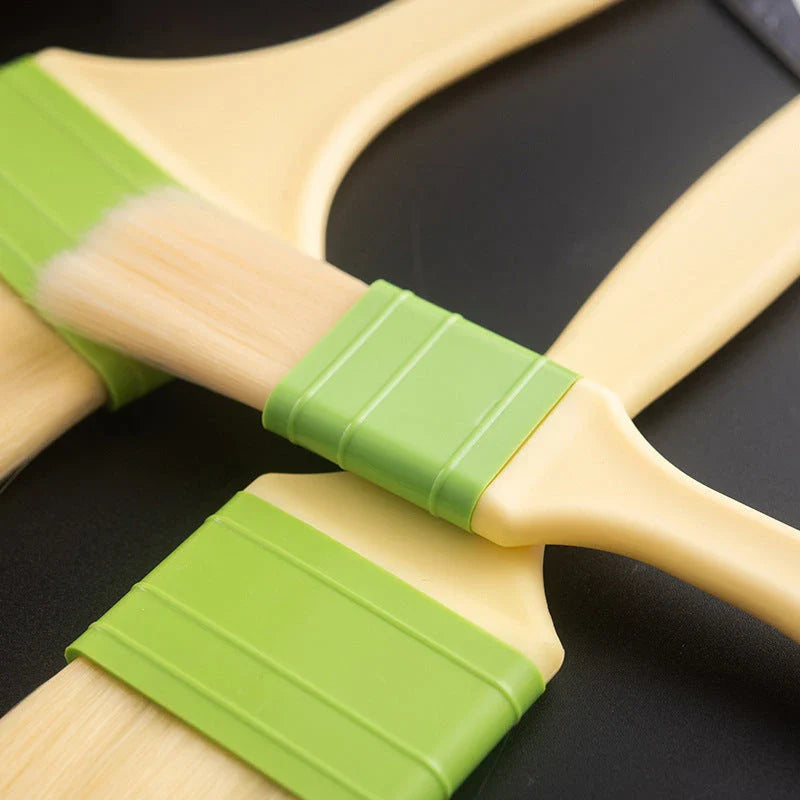 A high-quality oil brush designed for baking, barbecuing, and everyday cooking tasks, featuring a comfortable grip and multiple size options.