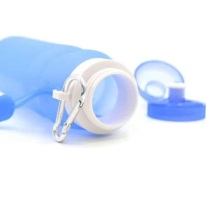 A collapsible, silicone water bottle in blue colour with a leak-proof design and a 600ml capacity.
