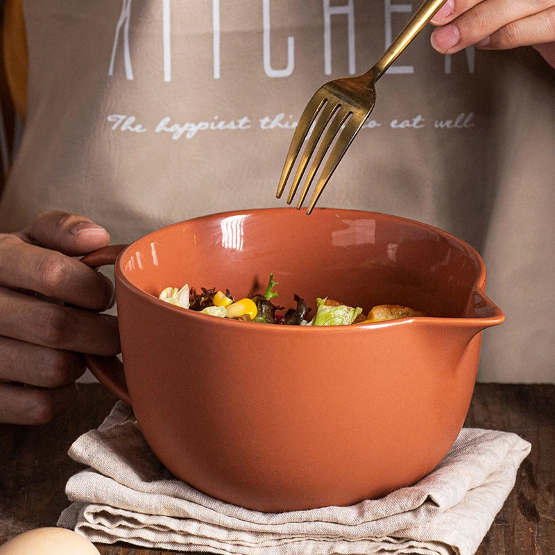 Premium porcelain mixing bowl with ergonomic handle and pointed drainage design for easy baking at home