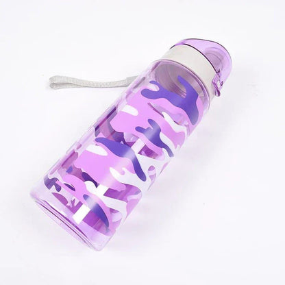 Stylish camouflage-patterned water bottle with 600ml capacity for outdoor adventures in the UK