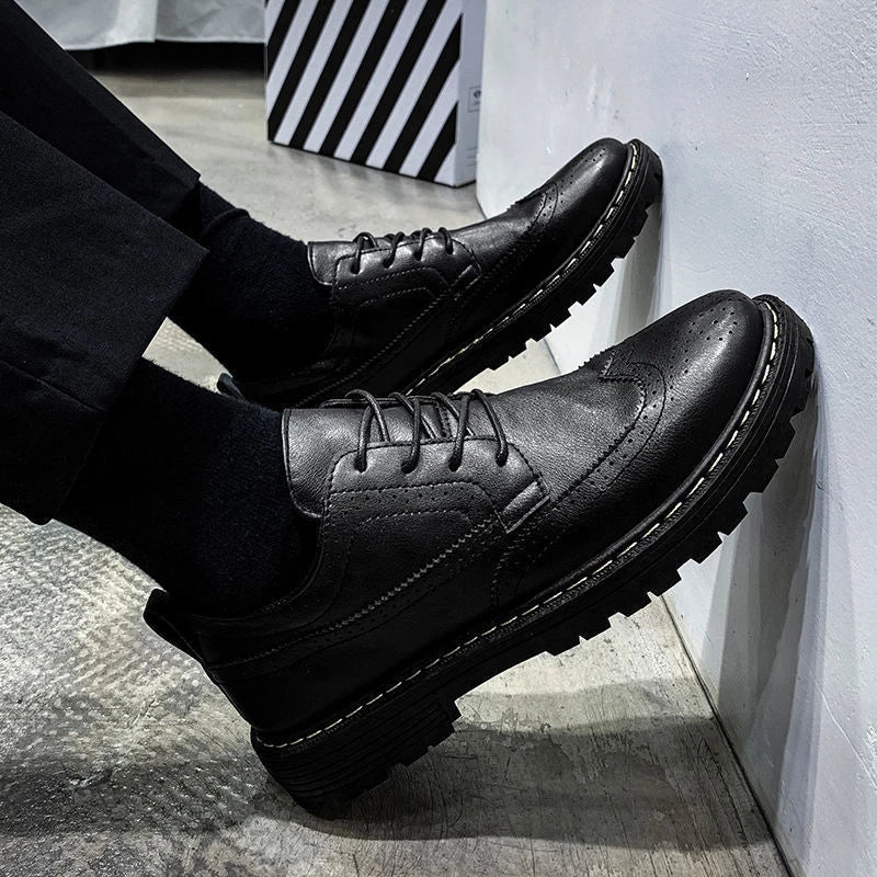 Sophisticated British-style leather casual shoes for men, featuring a sleek silhouette and premium construction.