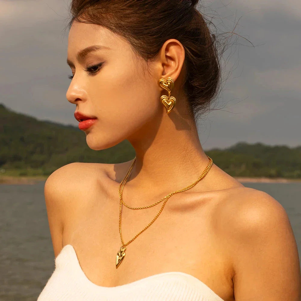 Elegant 18-carat gold-plated heart necklace with a semi-3D pendant and double-layer chain design