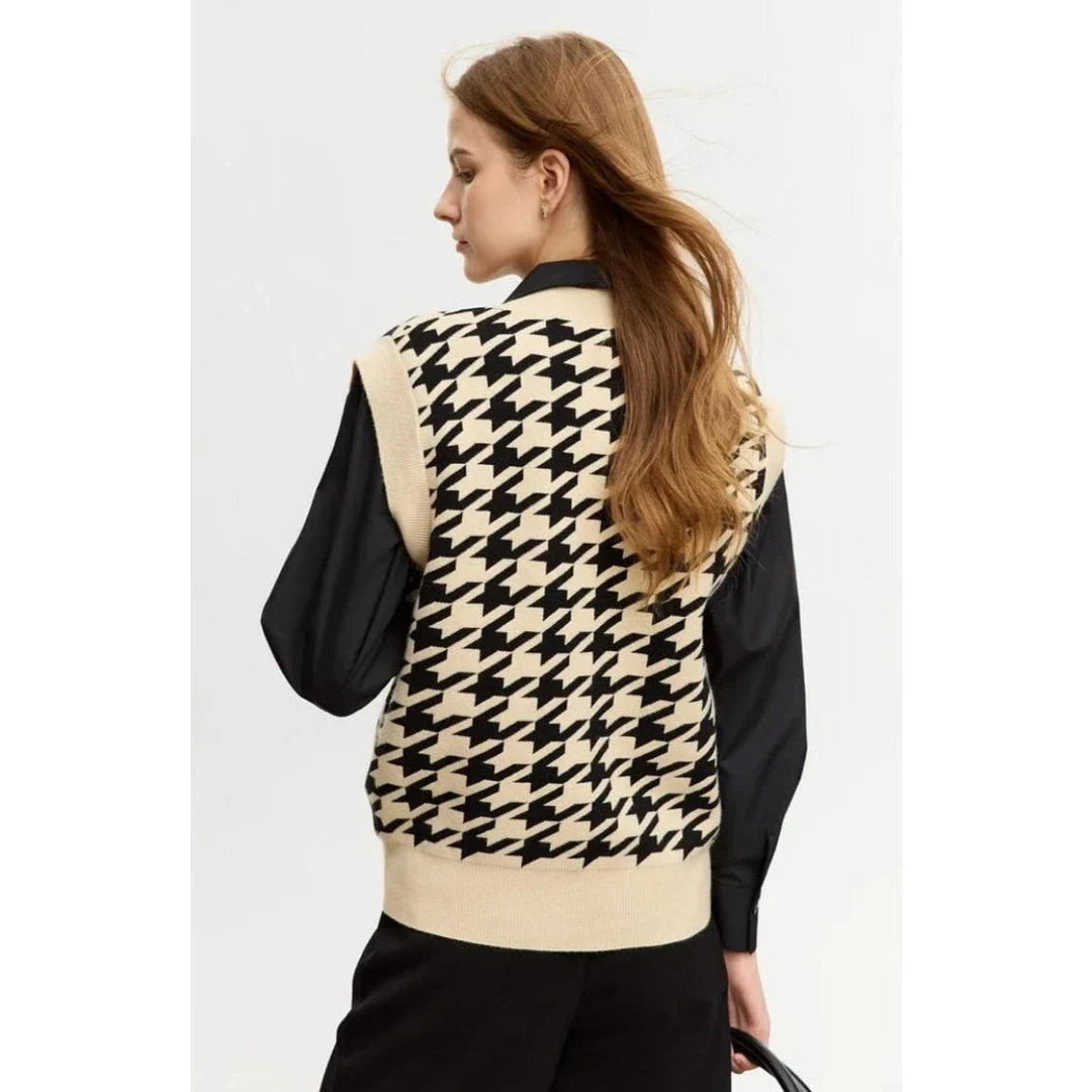 Sophisticated autumn plaid knitted waistcoat with intricate pattern and modern design for the modern British woman