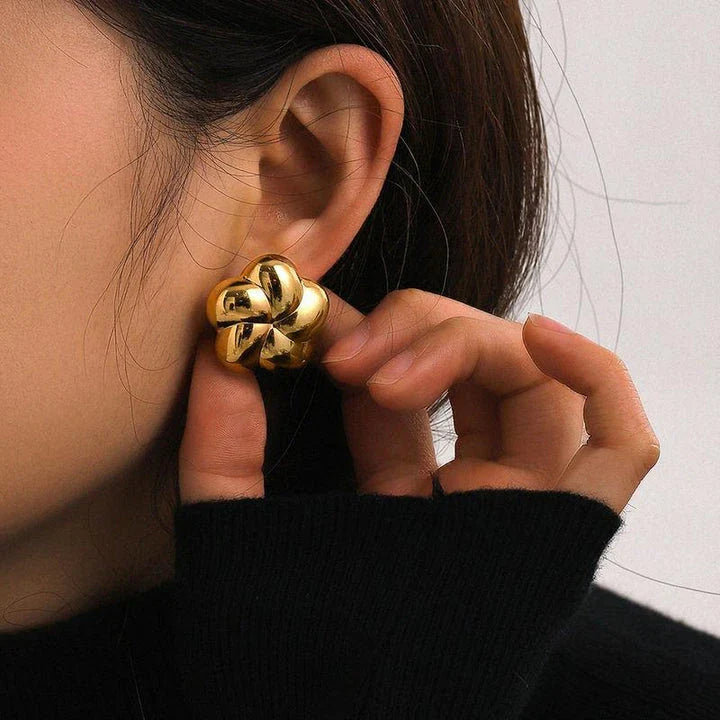 Elegant 18K gold plated flower-shaped stud earrings made from durable stainless steel