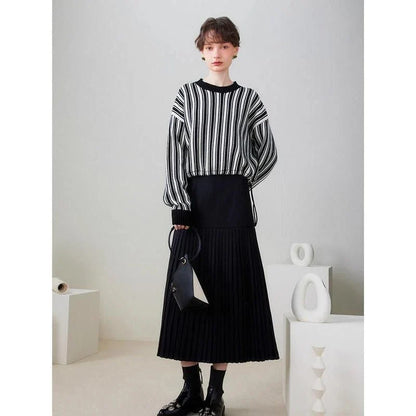 A chic striped wool-blend jumper in black, featuring an elegant O-neck design and a relaxed, flattering fit