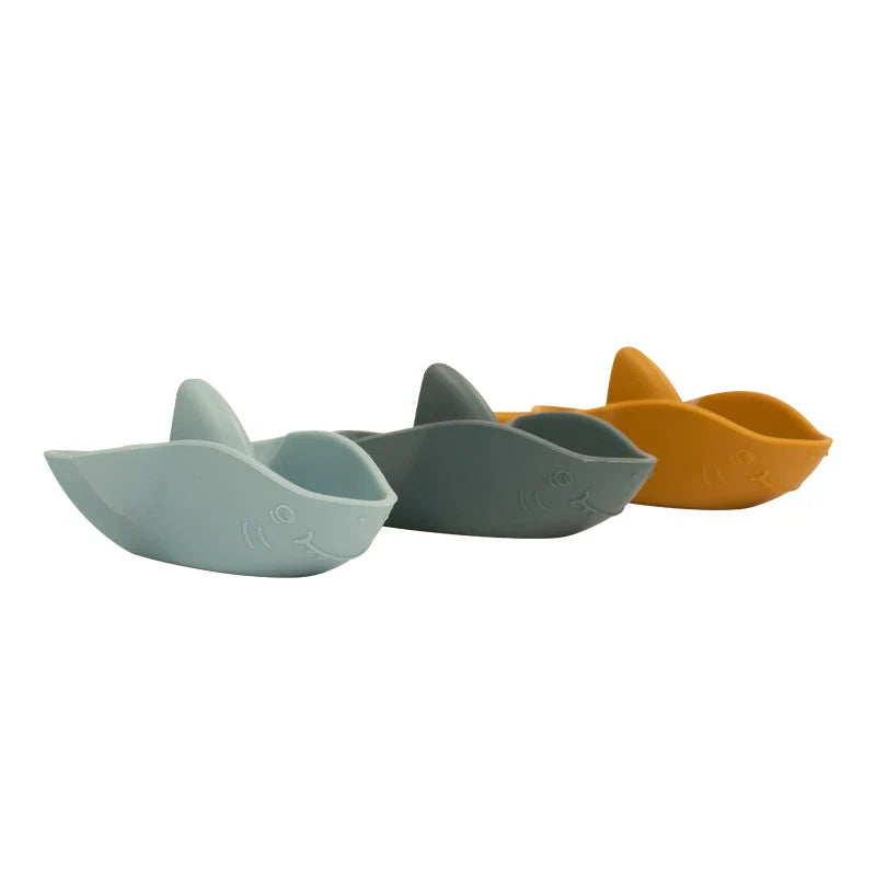 Charming shark-themed baby bath toys made of safe, BPA-free silicone for splashing and water play