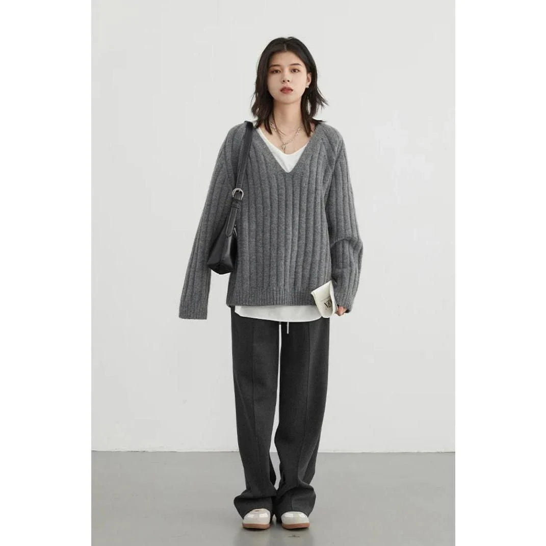 Premium high-waisted striped wide-leg trousers for stylish women, featuring a pleated front and brushed fabric for comfort