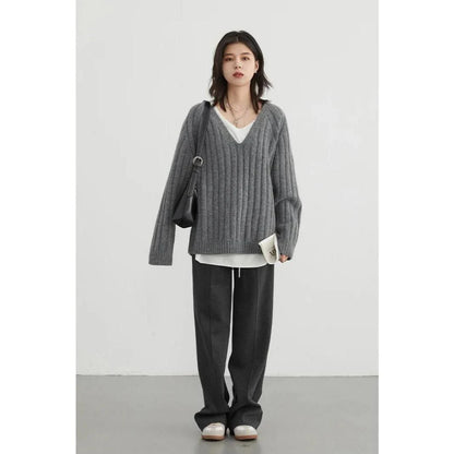 Premium high-waisted striped wide-leg trousers for stylish women, featuring a pleated front and brushed fabric for comfort