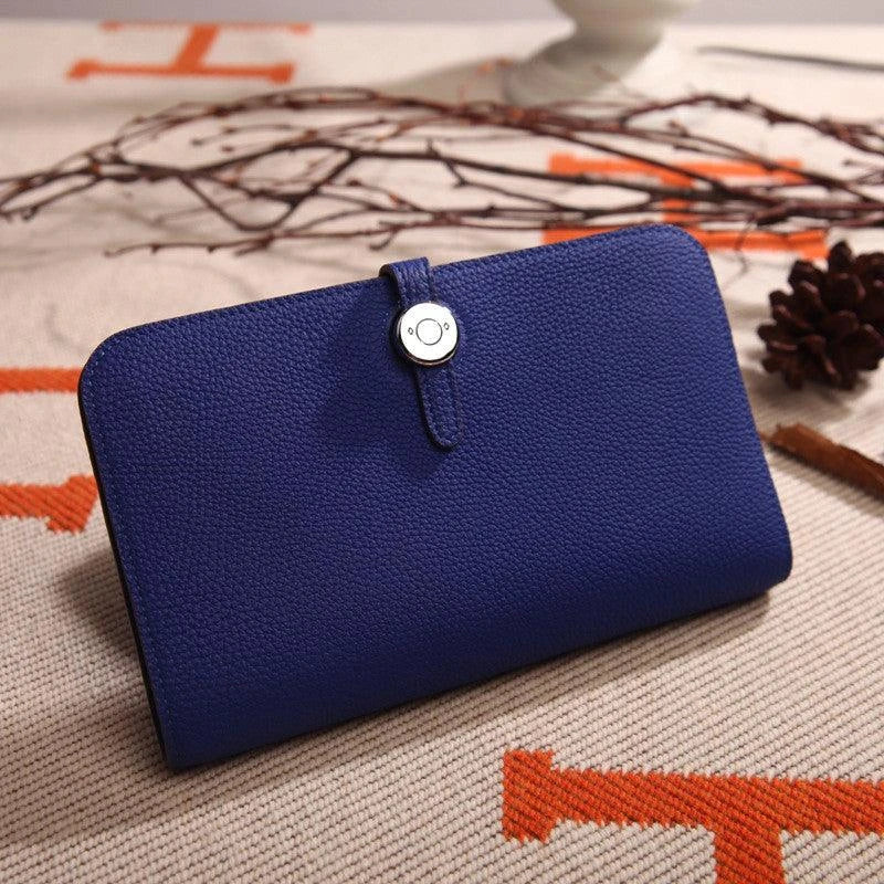 Premium cowhide leather wallet with luxurious lychee pattern design, featuring multiple compartments for secure storage and organisation.