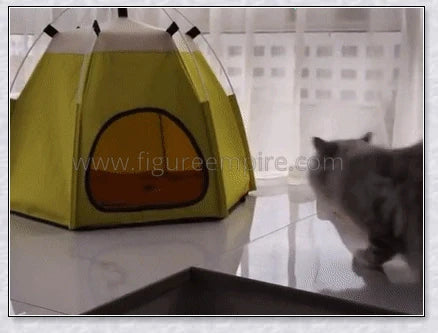 Cosy hexagonal pet tent made of microfibre fabric and carbon rods, providing a warm and stable space for cats and small dogs to relax indoors or outdoors.