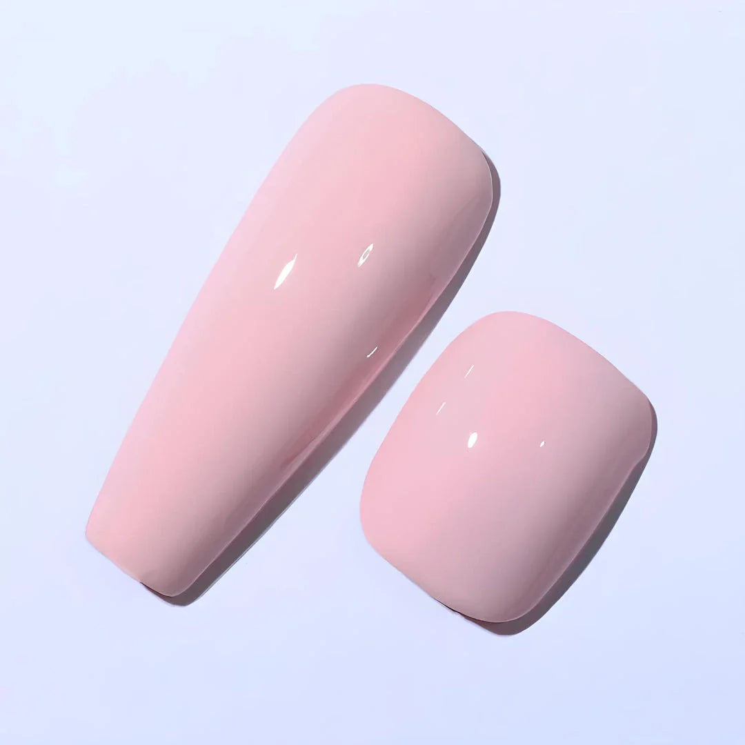 Dazzling 9D cat magnetic gel nail polish in a white shade, creating a captivating, shifting sparkle effect for elegant autumn nails