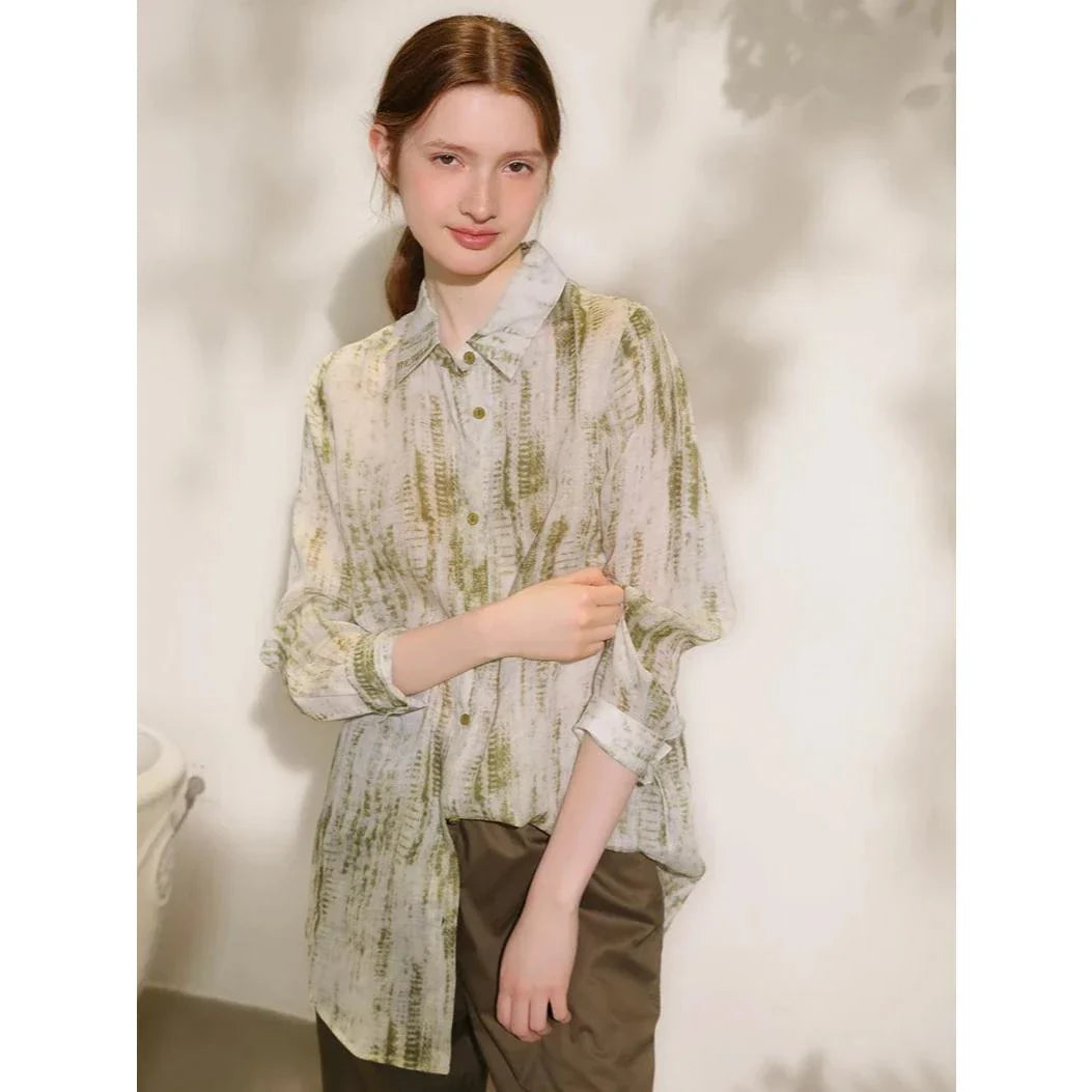 Elegant floral print ramie blouse for women, featuring a loose, comfortable fit and a polished turn-down collar design.