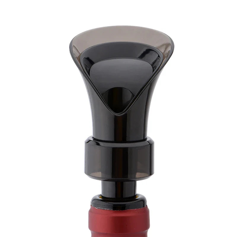 Elegant petal-shaped red wine pourer with a sleek design to enhance the flavour and aroma of your favourite red wines