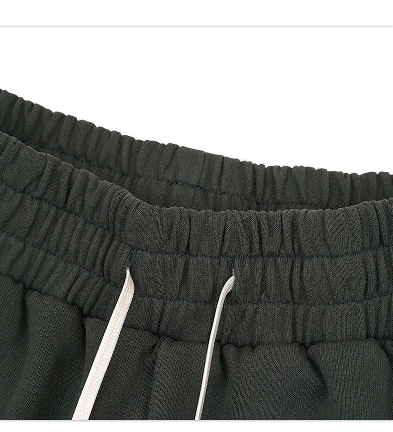 Durable, comfortable sports and leisure shorts for men in various colours