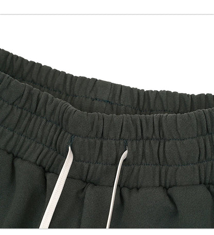 Durable, comfortable sports and leisure shorts for men in various colours