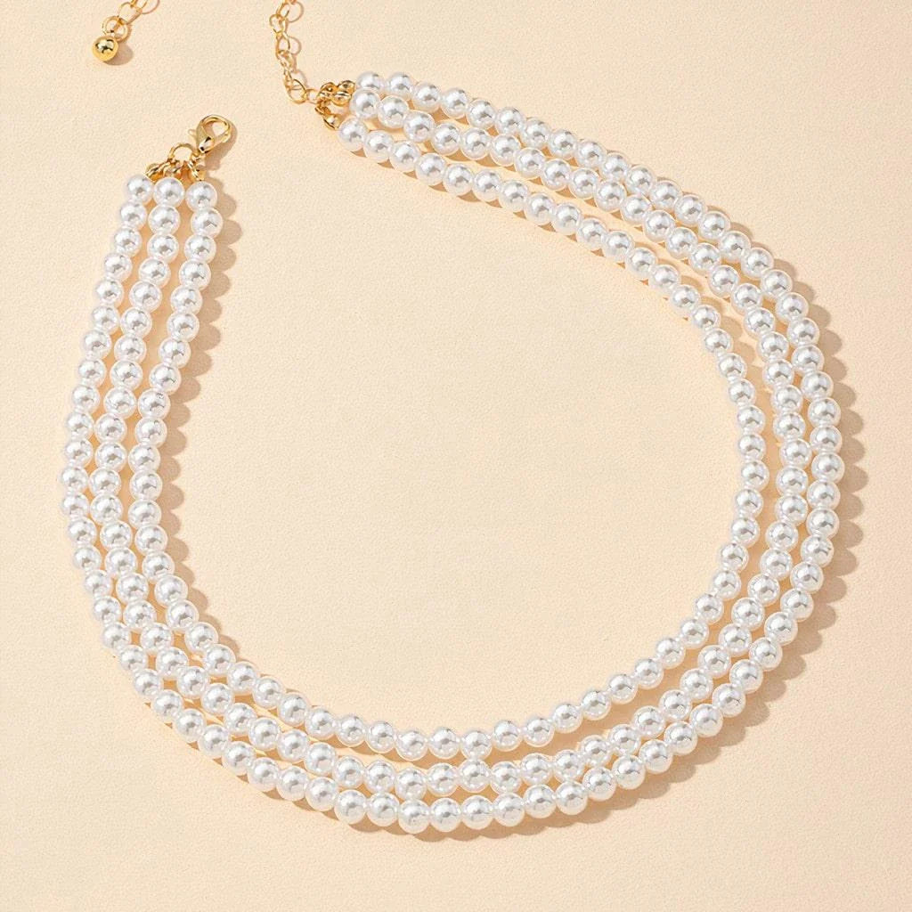 Elegant multilayered pearl necklace with a timeless design inspired by the glamour of the 1920s