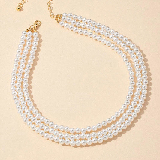 Elegant multilayered pearl necklace with a timeless design inspired by the glamour of the 1920s