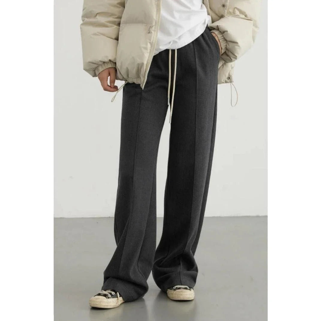Premium high-waisted striped wide-leg trousers for stylish women, featuring a pleated front and brushed fabric for comfort