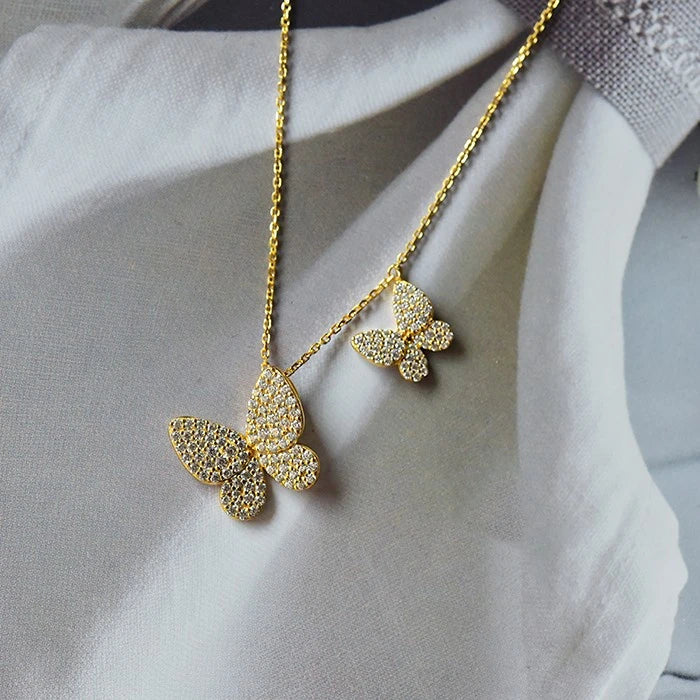 Exquisite gold-tone Zircon Clavicle Chain with adjustable length and vintage-inspired butterfly design