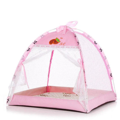 Premium breathable mesh cat outdoor den with sturdy Oxford fabric and nylon construction, providing a safe and comfortable retreat for your feline friend.