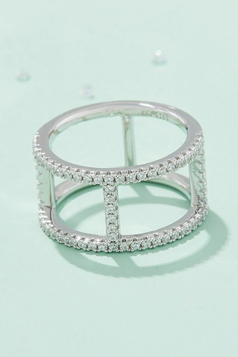 GiftHome UK Elegant Moissanite Solitaire Ring - Quality Crafted in the UK
